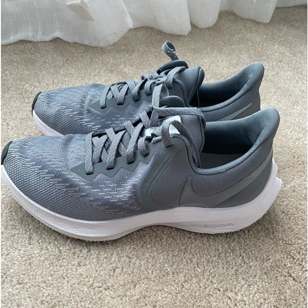 Nike Zoom Winflo running tennis
shoes